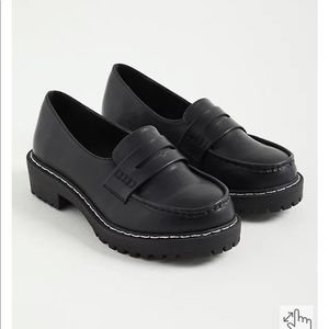 Black faux leather chunky loafer